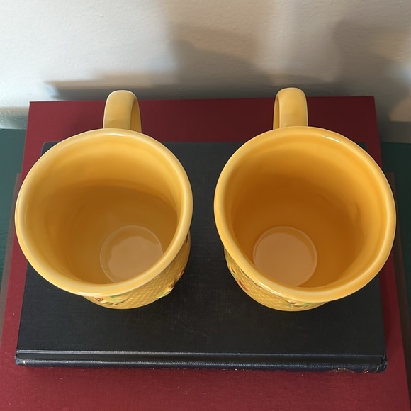 Williams-Sonoma 2 Piece Set Honey Bee Honeycomb Bee Hive Yellow Retired Mugs - Picture 6 of 8
